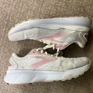 Brooks Ghost 16 (Women's) Size 10.5 Coconut/Zephyr/White Pink Running Shoes GUC